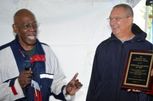 Al Halley presenting the Recovery Day Recognition Award to Dale Zuchlewski, Executive Director of HAWNY