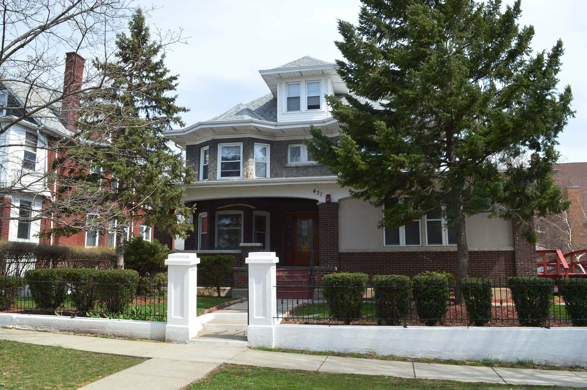SM-MAIN Sundram Manor in Niagara Falls